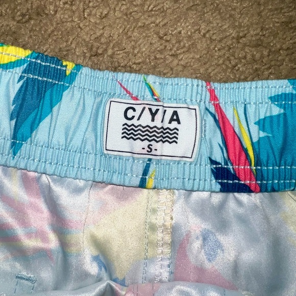 C/Y/A Mens Swim Trunks Size Small~Fun Parrot Design and Great Colors Pre Owned - Picture 6 of 9